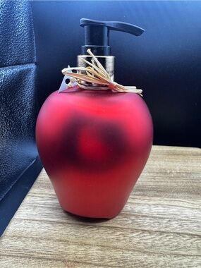 Apple Soap Dispenser with Apple Cinnamon Hand Soap